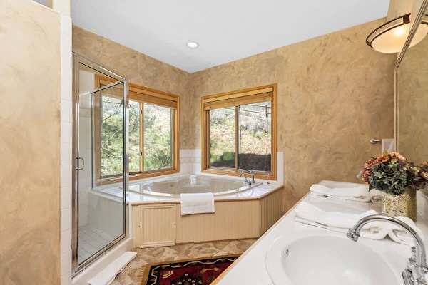 Abode at Gamble Oak, private hot tub, Deer Valley, steps to trails