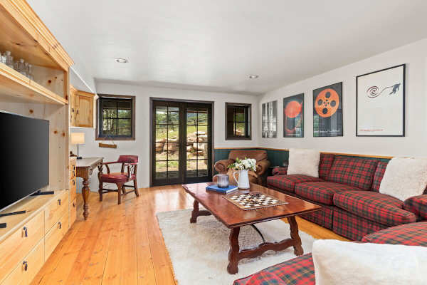 Abode at Gamble Oak, private hot tub, Deer Valley, steps to trails