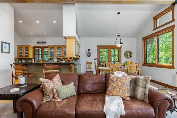 Abode at Gamble Oak, private hot tub, Deer Valley, steps to trails