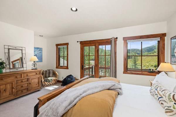Abode at Gamble Oak, private hot tub, Deer Valley, steps to trails