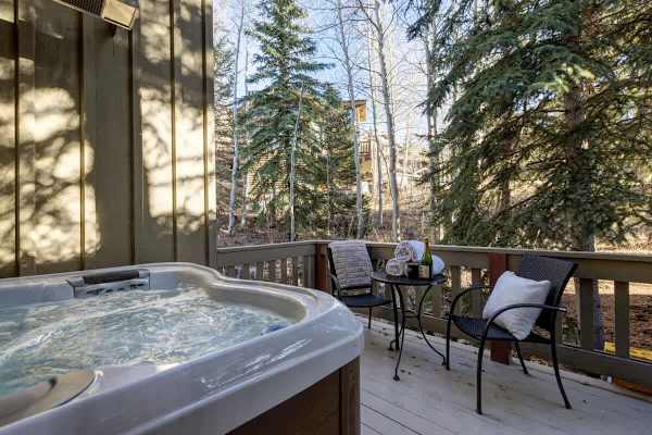Abode at Cache, ski-in/ski-out, hot tub, Silver Lake village