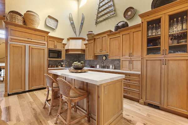 Abode at Cache, ski-in/ski-out, hot tub, Silver Lake village