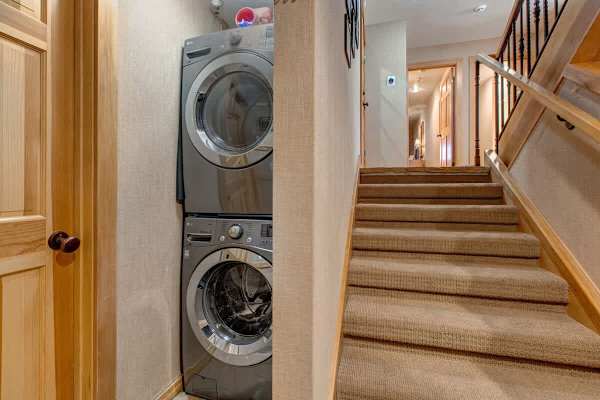 Abode at Cache, ski-in/ski-out, hot tub, Silver Lake village