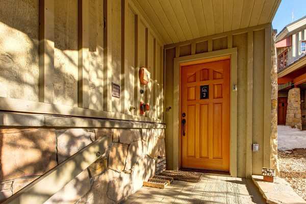 Abode at Cache, ski-in/ski-out, hot tub, Silver Lake village