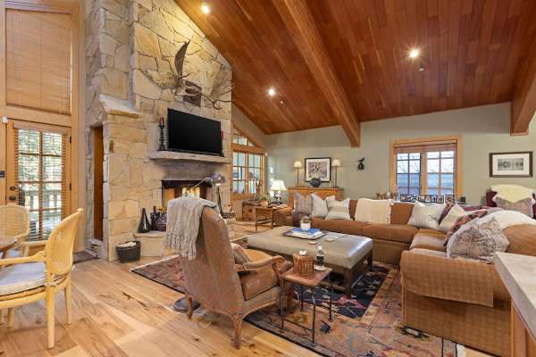 Abode at Cache, ski-in/ski-out, hot tub, Silver Lake village
