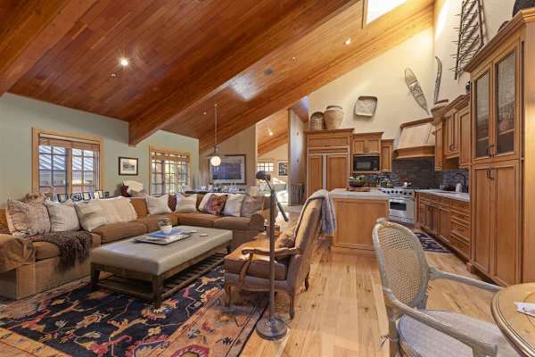Abode at Cache, ski-in/ski-out, hot tub, Silver Lake village