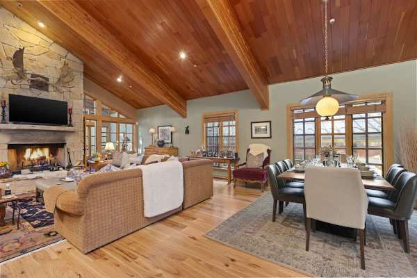 Abode at Cache, ski-in/ski-out, hot tub, Silver Lake village