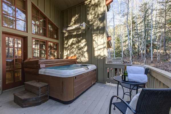 Abode at Cache, ski-in/ski-out, hot tub, Silver Lake village