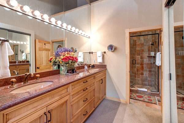 Abode at Cache, ski-in/ski-out, hot tub, Silver Lake village