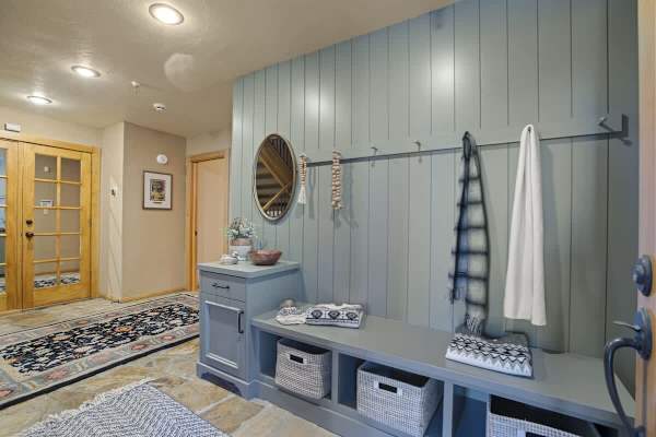 Abode at Cache, ski-in/ski-out, hot tub, Silver Lake village