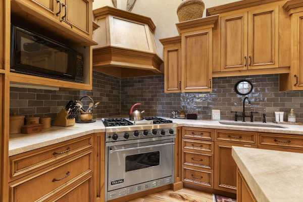 Abode at Cache, ski-in/ski-out, hot tub, Silver Lake village