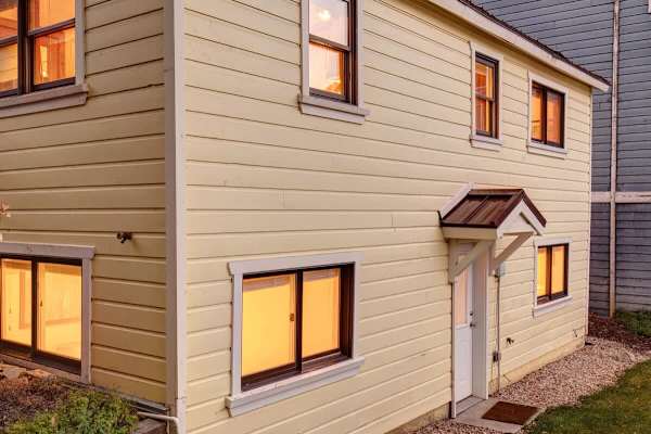 Abode at Silver Mountain, private hot tub, walk to historic Main Street