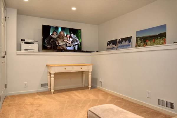 Abode at Silver Mountain, private hot tub, walk to historic Main Street