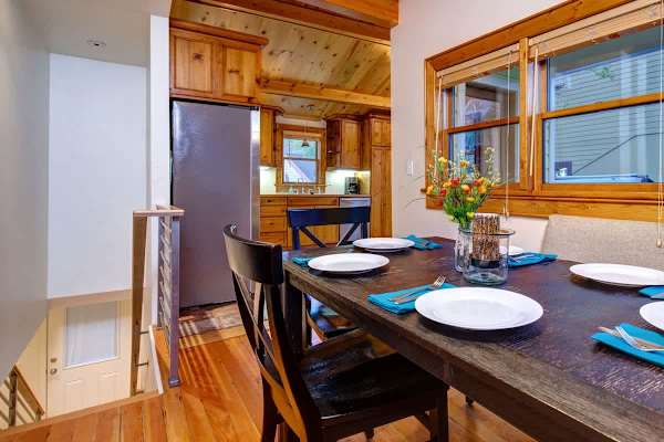 Abode at Silver Mountain, private hot tub, walk to historic Main Street