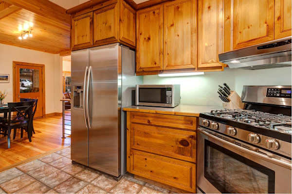 Abode at Silver Mountain, private hot tub, walk to historic Main Street