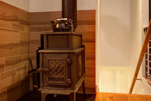 Abode at Silver Mountain, private hot tub, walk to historic Main Street