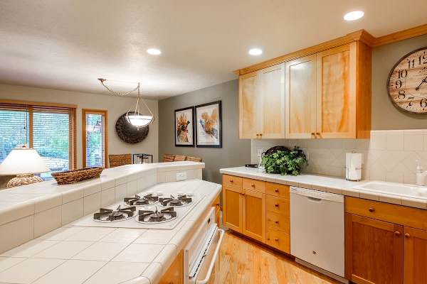 Abode at Deer Lake Village, private hot tub, Deer Valley retreat