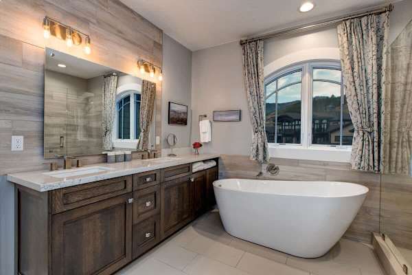 Abode at Fairway Springs, walk to gondola, canyons shuttle, hot tub