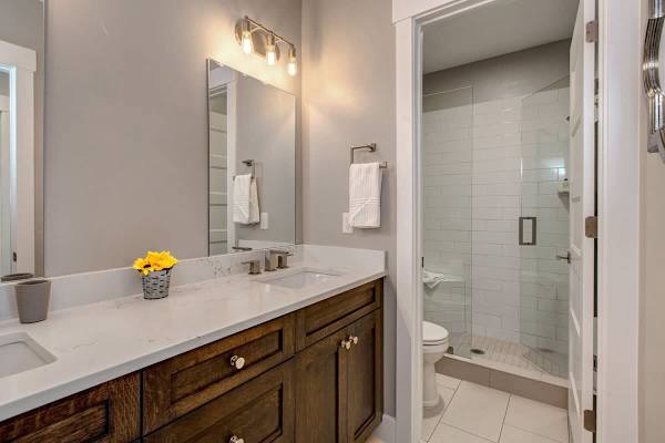 Abode at Fairway Springs, walk to gondola, canyons shuttle, hot tub