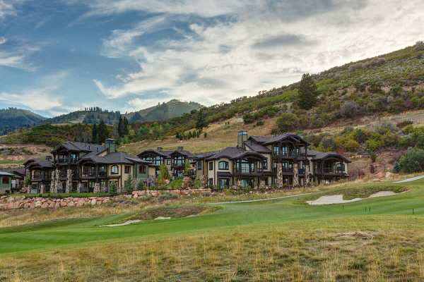Abode at Fairway Springs, walk to gondola, canyons shuttle, hot tub
