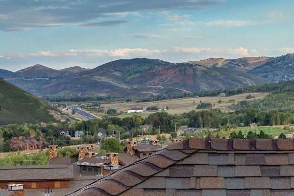 Abode at Fairway Springs, walk to gondola, canyons shuttle, hot tub