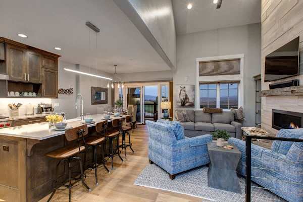 Abode at Fairway Springs, walk to gondola, canyons shuttle, hot tub