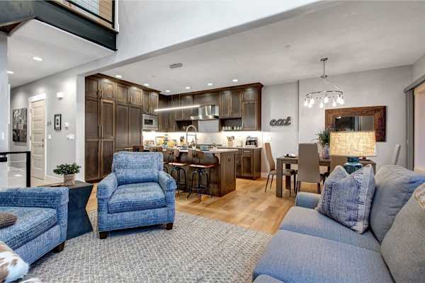 Abode at Fairway Springs, walk to gondola, canyons shuttle, hot tub