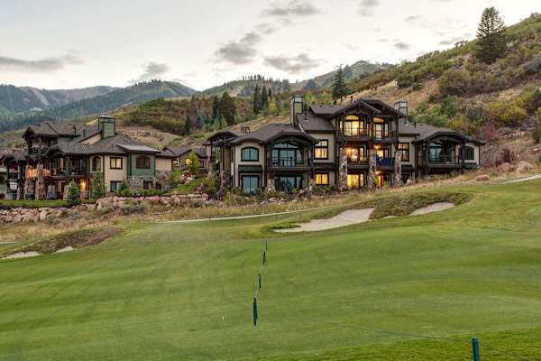 Abode at Fairway Springs, walk to gondola, canyons shuttle, hot tub
