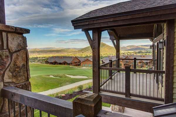 Abode at Fairway Springs, walk to gondola, canyons shuttle, hot tub