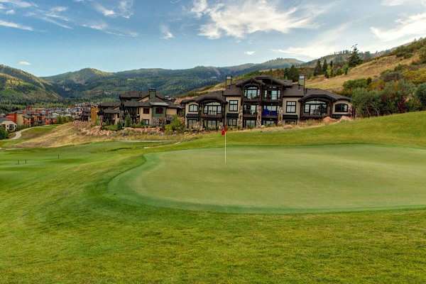 Abode at Fairway Springs, walk to gondola, canyons shuttle, hot tub