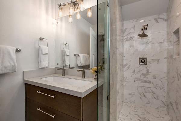 Full Ensuite Bathroom 5