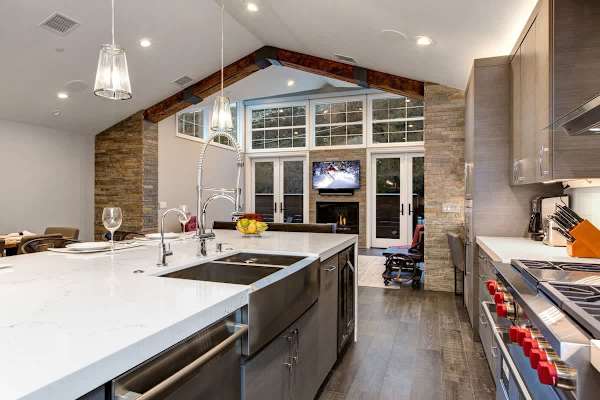 Fully Equipped Gourmet Kitchen & Dining | Abode at First Chair