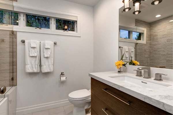 Full Ensuite Bathroom 2