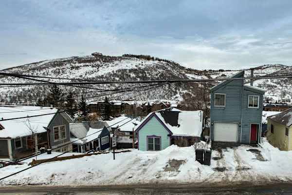 Abode at Pick 'N Shovel, private hot tub, walk to trails & Main Street