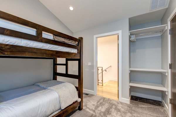 Abode at Pick 'N Shovel, private hot tub, walk to trails & Main Street