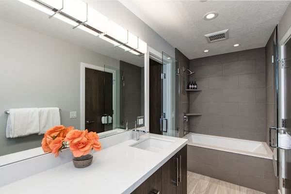 Abode at Pick 'N Shovel, private hot tub, walk to trails & Main Street