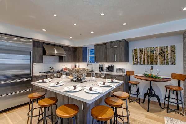 Abode at Pick 'N Shovel, private hot tub, walk to trails & Main Street