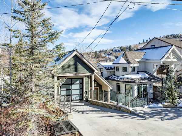 Abode at Powder Watch, private hot tub, heart of Park City, near ski lift