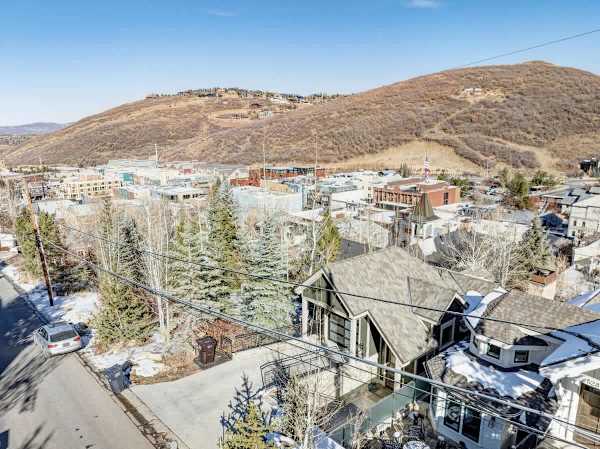 Abode at Powder Watch, private hot tub, heart of Park City, near ski lift