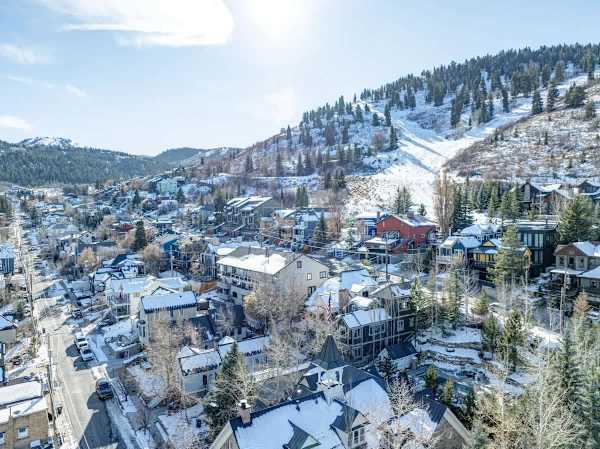 Abode at Powder Watch, private hot tub, heart of Park City, near ski lift