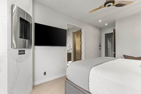 Abode at Powder Watch, private hot tub, heart of Park City, near ski lift