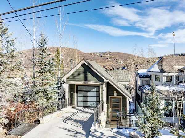Abode at Powder Watch, private hot tub, heart of Park City, near ski lift