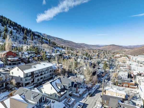 Abode at Powder Watch, private hot tub, heart of Park City, near ski lift