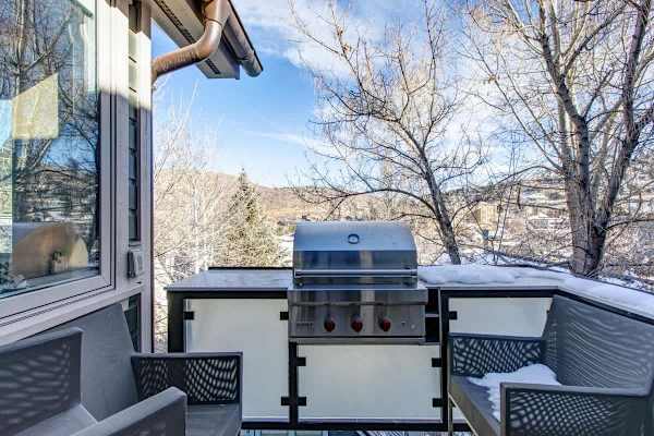 Abode at Powder Watch, private hot tub, heart of Park City, near ski lift