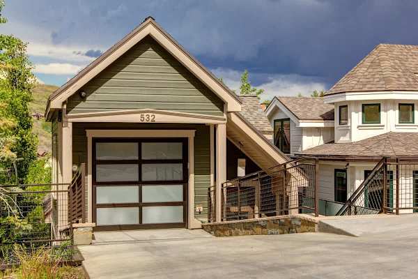 Abode at Powder Watch, private hot tub, heart of Park City, near ski lift
