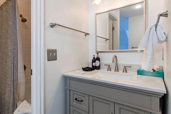 Abode at Loose Moose, private hot tub, walk to town lift, Old Town