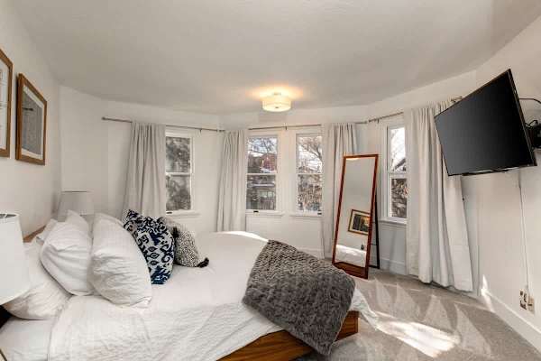 Abode at Loose Moose, private hot tub, walk to town lift, Old Town
