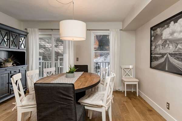 Abode at Loose Moose, private hot tub, walk to town lift, Old Town