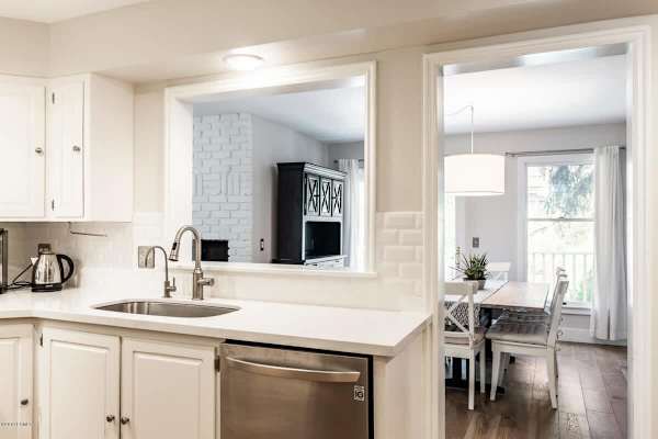 Abode at Loose Moose, private hot tub, walk to town lift, Old Town