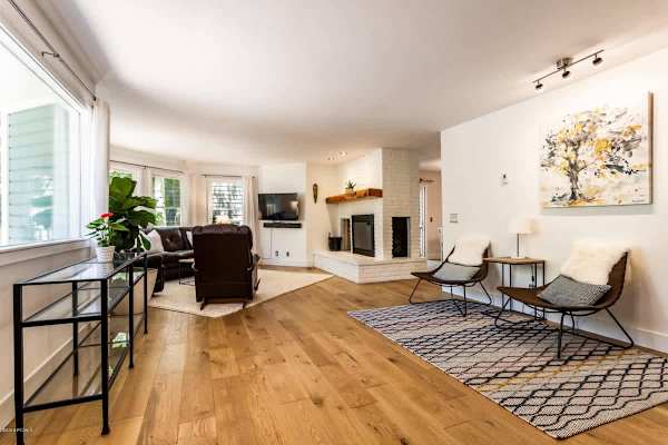 Abode at Loose Moose, private hot tub, walk to town lift, Old Town